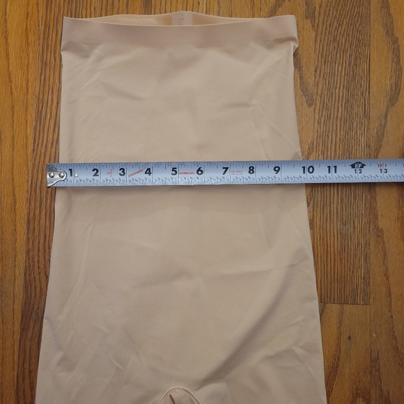 Spanx Thinstincts Girl Short Soft Nude Shapewear Lightweight Size Small Petite - Picture 6 of 7
